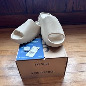 Yeezy/Bone/Size 12M New with box